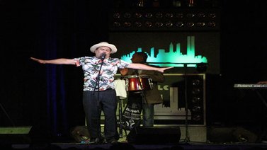 "Er Corona Conde" llega a casa con su show online