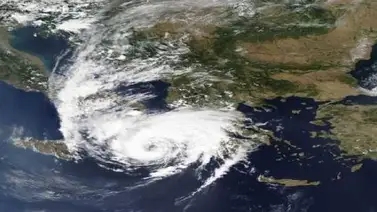 El ciclón trópical mediterráneo Ianós azota Grecia occidental El ciclón trópical mediterráneo Ianós azota Grecia occidental