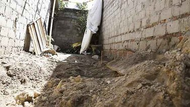 Ubican a mujer enterrada en el patio de su casa