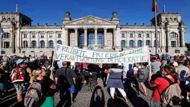 Manifestantes exigen en Berlín el fin de las restricciones por la pandemia Manifestantes exigen en Berlín el fin de las restricciones por la pandemia