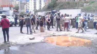 Vecinos de Campo Rico protestan por falta de agua (+fotos)