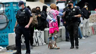 Arrestos y policías heridos en protesta contra racismo en Seatlle Arrestos y policías heridos en protesta contra racismo en Seatlle