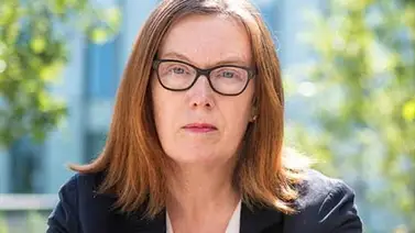 Genio de Oxford está tan segura de su vacuna que experimenta con sus hijos Genio de Oxford está tan segura de su vacuna que experimenta con sus hijos