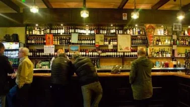 NY sanciona a más de 100 bares por no cumplir medidas contra el Covid-19