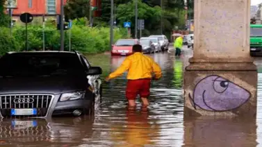 Milán sufre daños por inundaciones tras el desbordamiento de un río Milán sufre daños por inundaciones tras el desbordamiento de un río