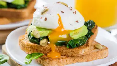 Cómo pochar huevos en papel film Cómo pochar huevos en papel film