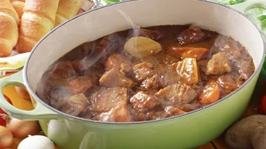 Receta fácil y sabrosa: carne guisada con papas y zanahorias