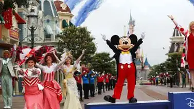 Disneyland París reabre tras la pandemia con mascarilla y con fe en el futuro Disneyland París reabre tras la pandemia con mascarilla y con fe en el futuro