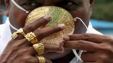 ¡Lujo en pandemia! Hombre usa tapabocas de oro en la India (+Video) ¡Lujo en pandemia! Hombre usa tapabocas de oro en la India (+Video)