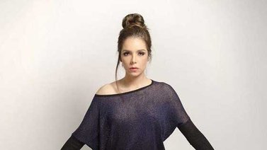 Chepa Candela: Charyl Chacón levantó polvo en el camino con una canción