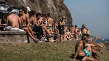 Brasil roza los 50.000 muertos y las ciudades vuelven a endurecer las restricciones