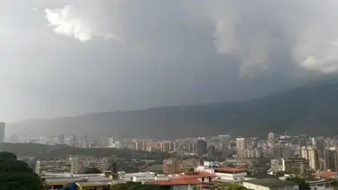 Desplazamiento de la onda tropical número 8 en el centro del país provoca lluvias intensas Desplazamiento de la onda tropical número 8 en el centro del país provoca lluvias intensas