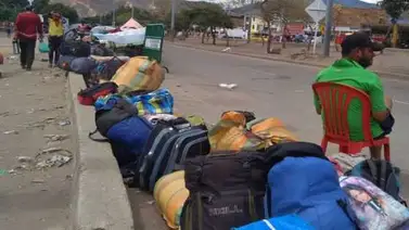 Venezolanos aseguran "no querer llorar más" ante la odisea para llegar al país Venezolanos aseguran "no querer llorar más" ante la odisea para llegar al país