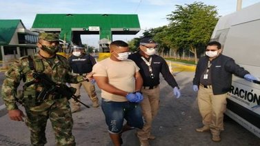 Migración Colombia expulsa a venezolano acusado de espiar unidades militares