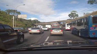 Reportan bloqueos por efectivos de la GNB en vías de acceso a Caracas