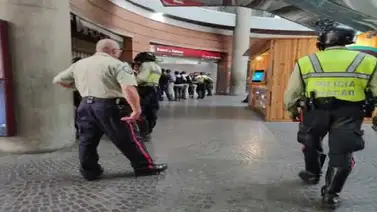 CICPC despliega operativo ante situación de rehenes en sede del Banco del Tesoro en Caracas (+Fotos) CICPC despliega operativo ante situación de rehenes en sede del Banco del Tesoro en Caracas (+Fotos)