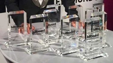Telemundo estudia celebrar los Latin Billboards en octubre