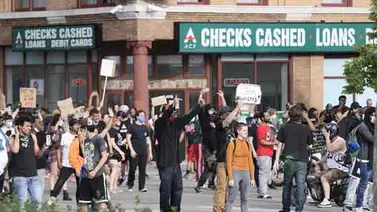 Fiscal endurece cargos contra policía acusado de muerte de Floyd Fiscal endurece cargos contra policía acusado de muerte de Floyd