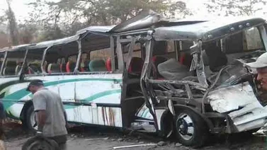 Volcamiento de autobús deja 32 lesionados en Higuerote