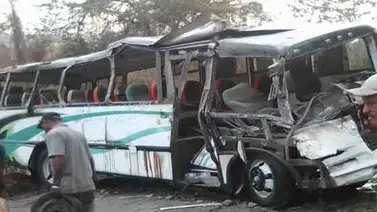 Volcamiento de autobús deja 32 lesionados en Higuerote Volcamiento de autobús deja 32 lesionados en Higuerote