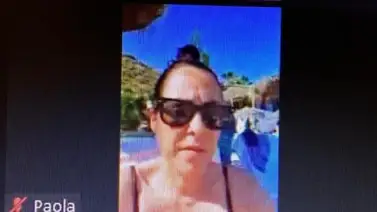 Concejala española se presenta en una videoconferencia en bikini Concejala española se presenta en una videoconferencia en bikini