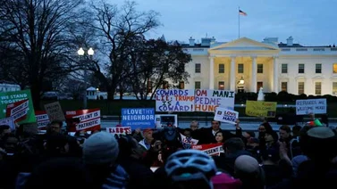 "Cacerolazo" y protesta frente a la Casa Blanca desafían el toque de queda