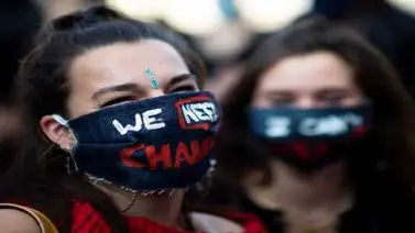 Arrestos tras una noche de disturbios en París contra la violencia policial Arrestos tras una noche de disturbios en París contra la violencia policial