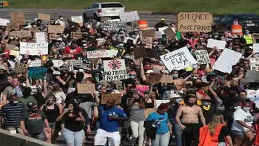 Camión embiste a protesta en Mineápolis sin causar víctimas Camión embiste a protesta en Mineápolis sin causar víctimas
