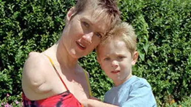 La madre sin extremidades que luchó sola por criar a su hijo llora su trágica pérdida La madre sin extremidades que luchó sola por criar a su hijo llora su trágica pérdida