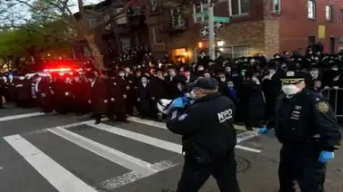 Funeral multitudinario de rabino es dispersado en Nueva York (+Video) Funeral multitudinario de rabino es dispersado en Nueva York (+Video)