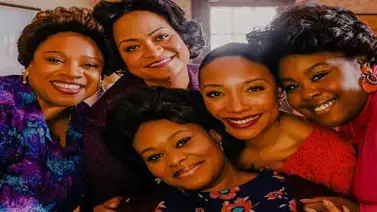 Queen Latifah y Missy Elliot rinden tributo a las hermanas Clark Queen Latifah y Missy Elliot rinden tributo a las hermanas Clark