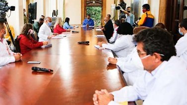 Maduro ofrece apoyo a Ecuador para combatir la pandemia