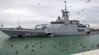 Zozobra guardacostas al chocar con barco portugues