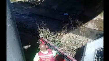 Hallan cadáver en el Río Guaire a la altura del puente 9 de diciembre (+Fotos) Hallan cadáver en el Río Guaire a la altura del puente 9 de diciembre (+Fotos)