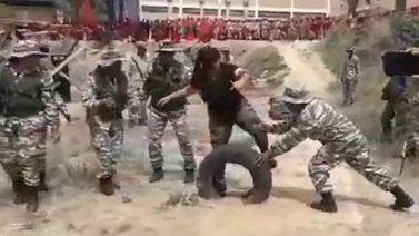 Vea como esta miliciana desarrolló la rutina en los ejercicios militares (+Video)