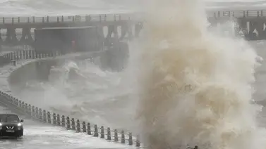 Un muerto, tres heridos y decenas de vuelos cancelados en Suiza por la tormenta "Ciara" Un muerto, tres heridos y decenas de vuelos cancelados en Suiza por la tormenta "Ciara"