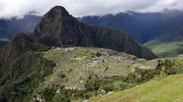 Turistas detenidos en Perú por defecar y dañar templo en Machu Picchu Turistas detenidos en Perú por defecar y dañar templo en Machu Picchu