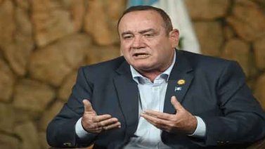 Presidente electo de Guatemala y EEUU dialogan sobre inversión y migración