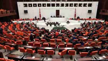 El Parlamento turco aprueba el envío de tropas a Libia