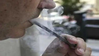 El vapeo está ligado a enfermedades crónicas de pulmón como el cigarro común El vapeo está ligado a enfermedades crónicas de pulmón como el cigarro común