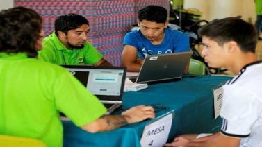 Un 80% de los chilenos apoya cambio de Constitución en consulta municipal