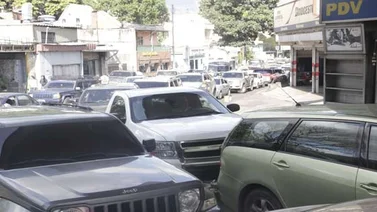 Continúan las colas por combustible en Caracas (+Fotos y video)
