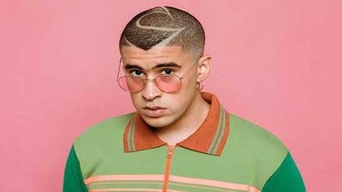 Bad Bunny vuelve a entregar regalos a miles de niños esta Navidad