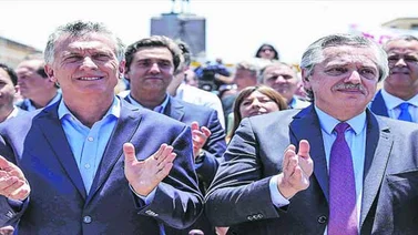 Alberto Fernández y Macri acuden juntos a una misa en actitud de concordia