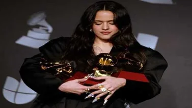Rosalía reina en un Grammy Latino con reguetón y gestos de protesta