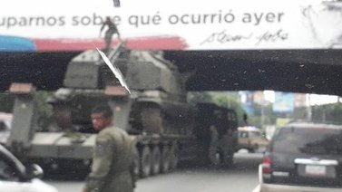 Tanqueta atascada en Distribuidor El Trigal generó caos vehicular en Valencia