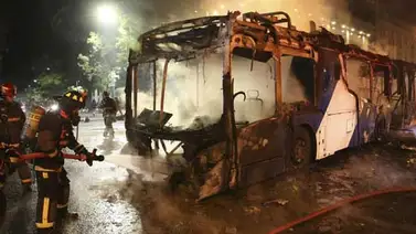 Noche de toques de queda en nueve regiones de Chile tras histórica marcha social Noche de toques de queda en nueve regiones de Chile tras histórica marcha social