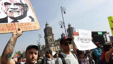 Chilenos marchan en México contra Piñera