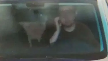 Lo multan por rascarse la cara mientras maneja Lo multan por rascarse la cara mientras maneja