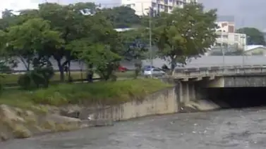 El Guaire llegó a su máximo nivel tras intensas lluvias de este miércoles (+Videos) El Guaire llegó a su máximo nivel tras intensas lluvias de este miércoles (+Videos)